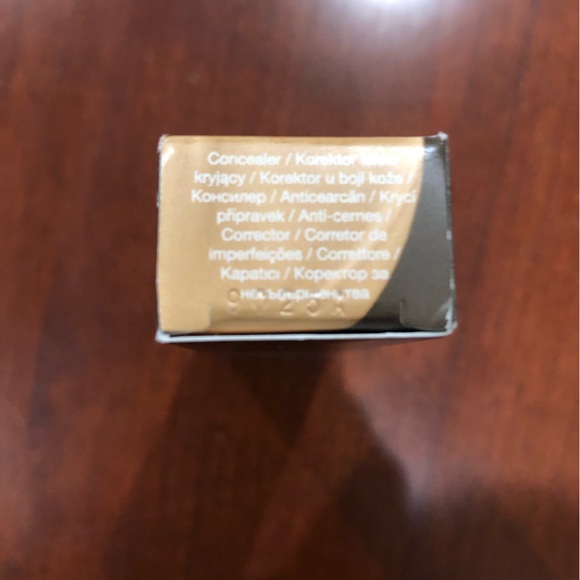 BECCA Ultimate Coverage Longwear Concealer In Banana New In Box 💯 Authentic! - Picture 10 of 13